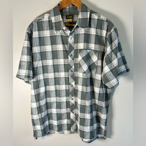Cabela's Men's L Green Plaid Short Sleeve Button Up Camp Collar Shirt Pocket